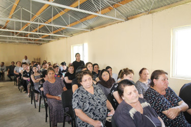 Qazaxda icra başçısının vətəndaşlarla keçirilən növbəti səyyar görüşü Bakı küçəsində 1,2,2A saylı binalarda yaşayan sakinlərlə olub