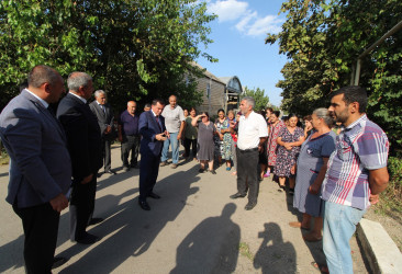 İcra başçısı Çaylı kəndində vətəndaşların müraciəti ilə yerində tanış olub