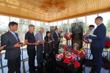 Qazaxda icra başçısı Qurban bayramı ərəfəsində Vətən müharibəsi şəhidlərinin məzarlarını ziyarət edib