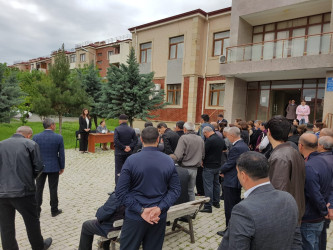 Millət vəkili Ülviyyə Ağayeva Qazaxbəyli kəndində məcburi köçkünlərin məskunlaşdığı Yeni qəsəbədə sakinlərlə görüşüb