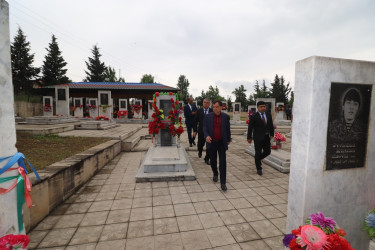 İcra başçısı iməcilik keçirilən qəbiristanlıqlarda görülmüş işlərlə tanış olub