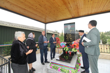 Qazaxda 27 Sentyabr - Anım Günü ərəfəsində Vətən yolunda canlarından keçən Şəhidlər məzarları başında yad olunub