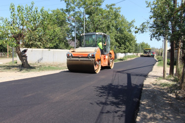 İcra başçısı yeni asfalt örtüyü vurulan Bakı və Əhməd Seyidov küçələrində görülmüş işlərlə tanış olub