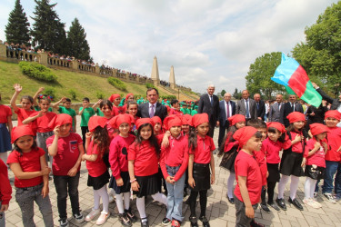 Qazaxda Ümummilli Lider Heydər Əliyevin anadan olmasının 100 illiyinə həsr olunmuş fləşmob keçirilib