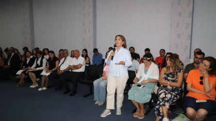 İcra başçısı Qazaxda səfərdə olan “Gənc alimlərin yay düşərgəsi”nin iştirakçıları ilə görüşüb