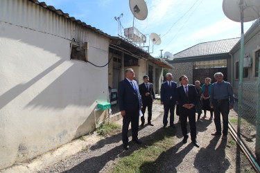 İcra başçısı dam örtükləri yenilənəcək birmərtəbəli binalara baxış keçirib