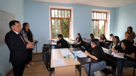 İcra başçısı BDU-nun Qazax filialında yaz semestrinin imtahan sessiyasında iştirak edən tələbələrlə görüşüb