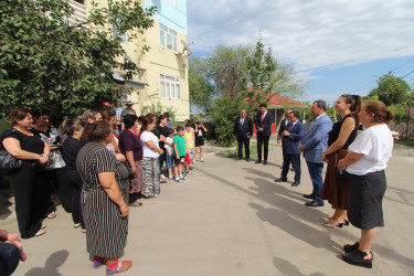 Millət vəkilləri Səməd Seyidov və Ülviyyə Ağayeva Bakı küçəsindəki 1 saylı çoxmənzilli yaşayış binasında yaşayan sakinlərlə görüşüblər