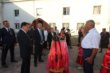 Nazir Anar Kərimov Qazaxda müəssisələrə baxış keçirib, mədəniyyət işçiləri ilə görüşüb