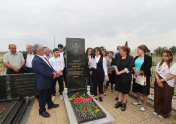 Qazaxda Xalq şairi Osman Sarıvəlli anım günündə məzarı başında yad edilib