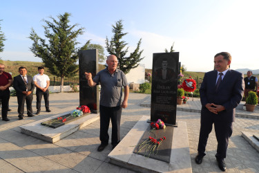 Yeni asfalt örtüyü vurulan Daş Salahlı kəndindəki Şəhidlər Xiyabanında şəhid ailələri ilə görüş olub