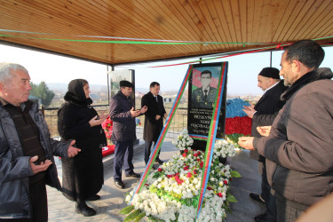 Qazaxda icra başçısı 31 dekabr - Dünya Azərbaycanlılarının Həmrəylik Günü və Yeni il bayramı ərəfəsində Vətən müharibəsi şəhidlərinin məzarlarını ziyarət etdi