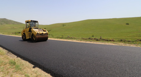 Qazaxda daha bir avtomobil yoluna yeni asfalt örtüyü döşənir. İcra başçısı görülmüş işlərlə yerində maraqlanıb – FOTOLAR
