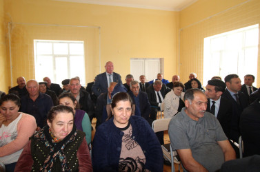 Qazaxda icra başçısının may ayında vətəndaşlarla keçirilən ilk səyyar görüşü sərhəddə yerləşən Məzəm kəndində olub