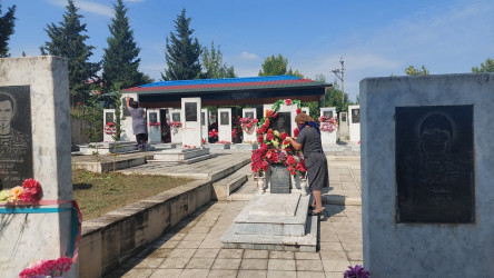 Qazaxda 27 Sentyabr - Anım Günü ərəfəsində şəhidlərin uyuduğu xiyaban və qəbiristanlıqlarda təmizlik işləri aparılıb