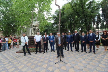 Qazaxda Xalq yazıçısı İsmayıl Şıxlının adını daşıyan park əsaslı təmirdən sonra yenidən sakinlərin istifadəsinə verilib