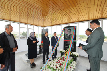 Qazaxda icra başçısı 27 Sentyabr - Anım Günü ərəfəsində Vətən müharibəsi şəhidlərinin məzarlarını ziyarət edib