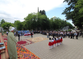 Qazaxda Ulu Öndər Heydər Əliyevin anadan olmasının 101 illiyinə həsr olunmuş “Günəş Ömürlü İnsan” başlıqlı Kitab Bayramı keçirilib