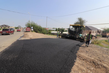 Qazaxda daha bir küçəyə yeni asfalt örtüyü vurulub