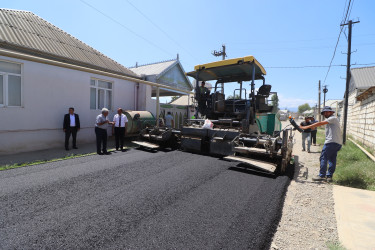 İcra başçısı yeni asfalt örtüyü vurulan Bakı küçəsində olub 