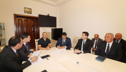 Qazax RİH-də keçirilən ümumi qəbulda icra başçısı vətəndaşların müraciətini dinləyib