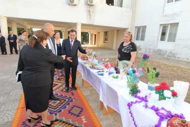 Nazir Anar Kərimov Qazaxda müəssisələrə baxış keçirib, mədəniyyət işçiləri ilə görüşüb