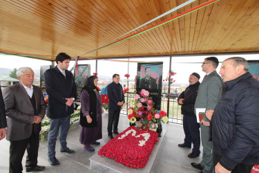 Qazaxda icra başçısı Novruz bayramı ərəfəsində Vətən müharibəsi şəhidlərinin məzarlarını ziyarət edib