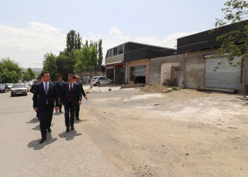 Qazaxda Prezident Administrasiyasının nümayəndəsi və İcra başçısı şəhərin Əliağa Şıxlinski küçəsində aparılan abadlıq işləri ilə yerində tanış olublar