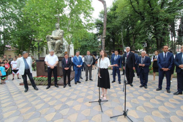 Qazaxda Xalq yazıçısı İsmayıl Şıxlının adını daşıyan park əsaslı təmirdən sonra yenidən sakinlərin istifadəsinə verilib