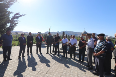 Daş Salahlı kənd Şəhidlər Xiyabanına gedən yola yeni asfalt örtüyü vurulacaq