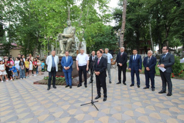 Qazaxda Xalq yazıçısı İsmayıl Şıxlının adını daşıyan park əsaslı təmirdən sonra yenidən sakinlərin istifadəsinə verilib