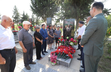 Vətən müharibəsi şəhidləri məzarları başında yad edilib