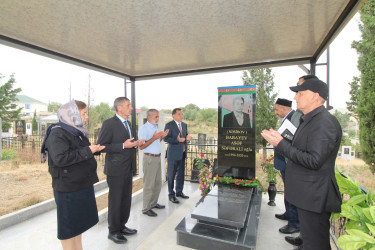 Qazaxda icra başçısı 27 Sentyabr - Anım Günü ərəfəsində Vətən müharibəsi şəhidlərinin məzarlarını ziyarət edib