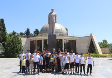 Qazaxda icra başçısı beynəlxalq idman yarışlarında Azərbaycanı layiqincə təmsil edən qazaxlı idmançıları və onların məşqçilərini Fəxri Fərmanla təltif edib