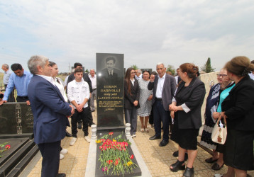 Qazaxda Xalq şairi Osman Sarıvəlli anım günündə məzarı başında yad edilib