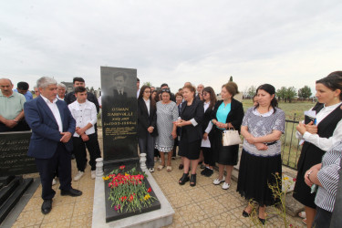 Qazaxda Xalq şairi Osman Sarıvəlli anım günündə məzarı başında yad edilib