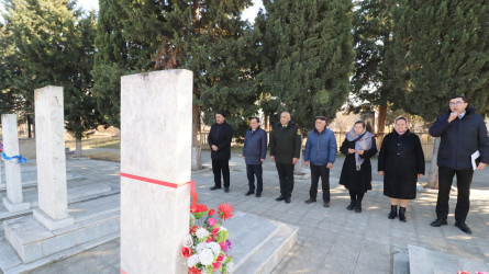 Qazaxda 31 dekabr - Dünya Azərbaycanlılarının Həmrəyliyi Günü və Yeni il bayramı ərəfəsində şəhidlərin məzarları ziyarət edilib