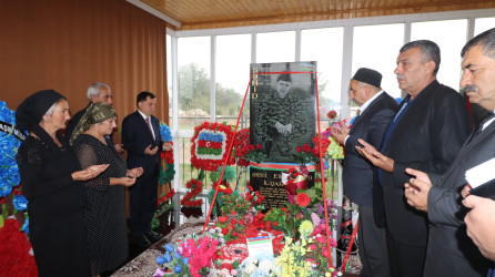 Qazaxda icra başçısı 27 Sentyabr - Anım Günü ərəfəsində Vətən müharibəsi şəhidlərinin məzarlarını ziyarət edib