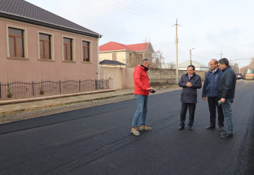 Qazaxda icra başçısı Ağköynək kəndində yeni asfalt örtüyü döşənən Cabir Hüseynov küçəsində görülmüş işlərlə tanış olub