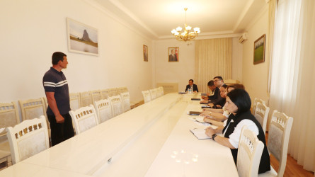 İcra başçısı vətəndaşı fərdi qəbul edərək müraciətini dinləyib