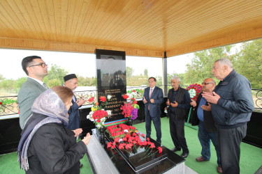 Qazaxda icra başçısı ötən il Qarabağda antiterror tədbirləri zamanı Şəhidlik zirvəsinə ucalan igid Vətən oğullarının məzarlarını ziyarət edib