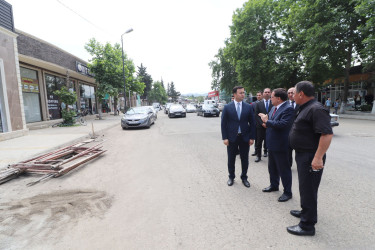 Qazaxda Prezident Administrasiyasının nümayəndəsi və İcra başçısı şəhərin Əliağa Şıxlinski küçəsində aparılan abadlıq işləri ilə yerində tanış olublar