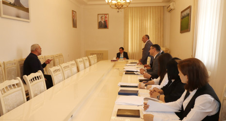 İcra başçısı vətəndaşları fərdi qəbul edərək müraciətlərini dinləyib
