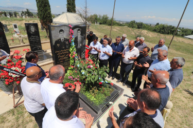 Vətən müharibəsi şəhidi baş leytenant Xaliddin Nəsibovun doğum günündə məzarı və ailəsi ziyarət olunub