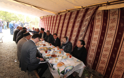 İcra başçısı Vətən müharibəsi əlili Namiq Qocayevin atasının vəfatı ilə əlaqədar ailəsinə başsağlığı verib