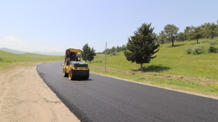 Qazaxda daha bir avtomobil yoluna yeni asfalt örtüyü döşənir. İcra başçısı görülmüş işlərlə yerində maraqlanıb – FOTOLAR