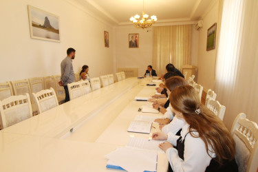 İcra başçısı vətəndaşları fərdi qəbul edərək müraciətlərini dinləyib