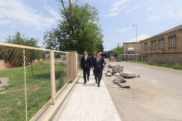 Qazaxda Prezident Administrasiyasının nümayəndəsi və İcra başçısı şəhərin Aslan Kəmərli küçəsində aparılan abadlıq işlərinə yerində baxış keçiriblər