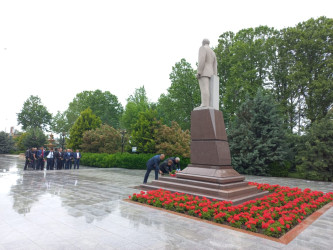 Ulu Öndər Heydər Əliyevin anadan olmasının 101 illiyinə həsr olunmuş “Tarix yazan tarixi şəxsiyyət” mövzusunda tədbir keçirilib