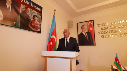 Qazaxda Ümummilli Lider Heydər Əliyevin anadan olmasının 102-ci ildönümünə həsr edilmiş “Nə zaman, nə məkan anlayışına sığmayan şərəfli və mənalı ömür” mövzusunda tədbir keçirilib